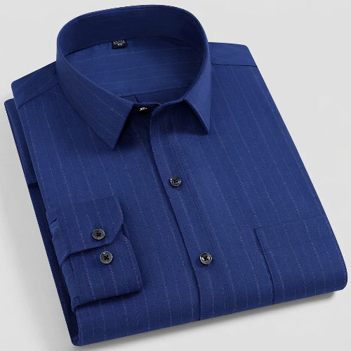 A folded dark blue long-sleeve dress shirt with a pointed collar and button front, shown on a white background with Chinese promotional text and a small fabric feature inset.